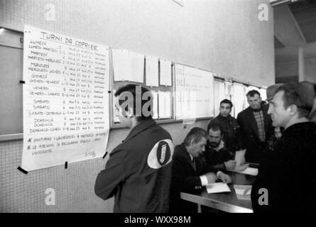 Mailand (Italien), 1975, Innocenti Leyland Autofabrik in Lambrate Arbeitnehmer aufhalten, für Protest gegen Entlassungen Stockfoto