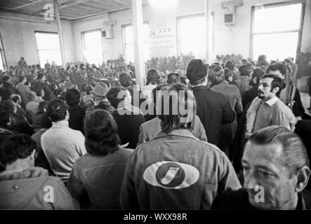 Mailand (Italien), 1975, Innocenti Leyland Autofabrik in Lambrate Arbeitnehmer aufhalten, für Protest gegen Entlassungen Stockfoto