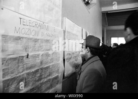 Mailand (Italien), 1975, Innocenti Leyland Autofabrik in Lambrate Arbeitnehmer aufhalten, für Protest gegen Entlassungen Stockfoto