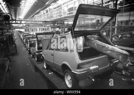 Mailand (Italien), 1975, Montagelinien stoppte in der innocenti Leyland Auto werkseitig bei Lambrate, durch Arbeitnehmer für Protest gegen Entlassungen besetzten Stockfoto