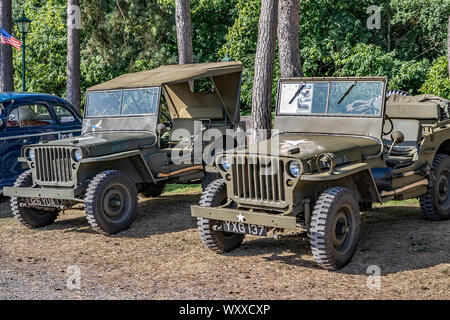 Paar US Military Jeeps auf Anzeige an der jährlichen 40er Wochenende im Holt Norfolk Stockfoto