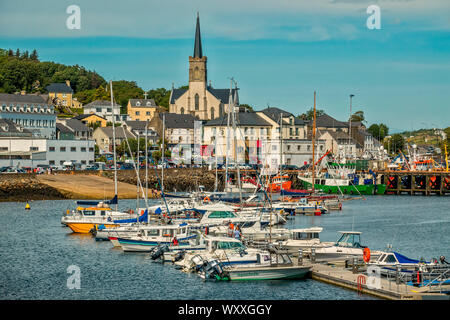 Birsfelden Hafen und Kirche, Irland Stockfoto