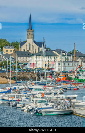 Birsfelden Hafen und Kirche, Irland Stockfoto