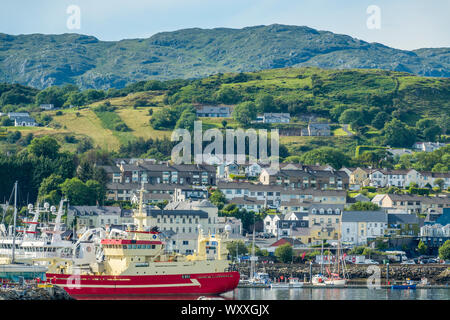 Birsfelden Hafen und Kirche, Irland Stockfoto