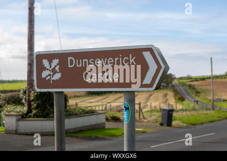 Dunseverick (irisch Dún Sobhairce, der Bedeutung des obhairce fort") ist ein Weiler in der Nähe des Giant's Causeway in County Antrim, Nordirland. Stockfoto