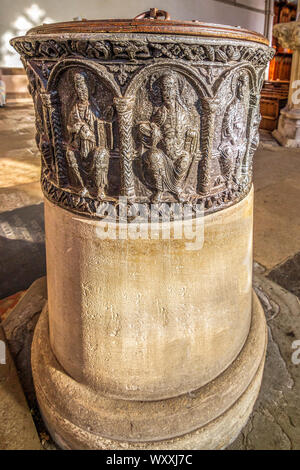 Norman Font Dorchester Abbey Oxfordshire UK Stockfoto