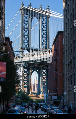 Manhattan Bridge gesehen von DUMBO (Down Under Manhattan Bridge Überführung) Brooklyn, New York City Stockfoto