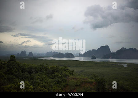 Trübe Aussicht auf Sametnungshe Thailand Stockfoto