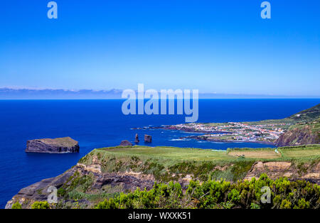 Dorf Mosteiros, São Miguel, Azoren, Azoren, Portugal, Europa. Stockfoto