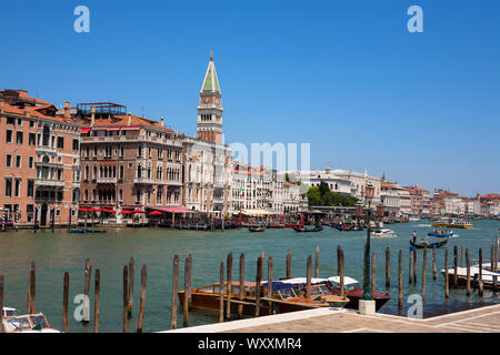 Die Grand Canal und der Campanile di San Marco, vom Campo della Salute, Dorsoduro, Venedig, Italien Stockfoto