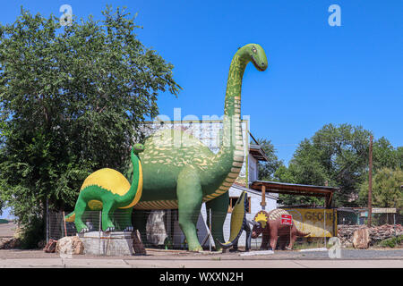 Holbrook, Arizona/USA - August 3, 2919: Rainbow Rock Shop Dinosaurier Stockfoto