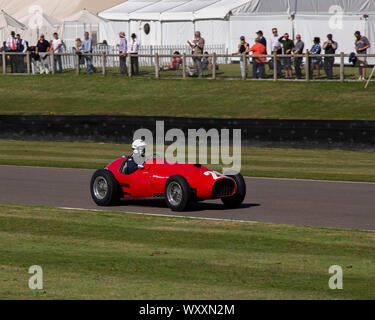 Alexander Van der Lof fährt einen 1950er Ferrari 340 Am 2019 Goodwood Revival Stockfoto