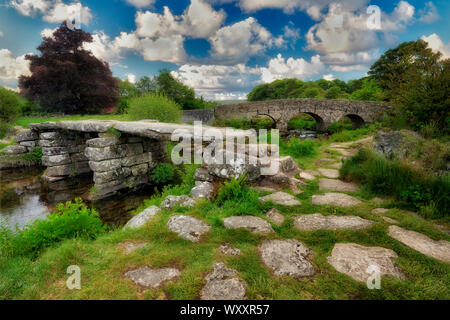 Packesel Brücke über Neben Postbridge. Dartmoor National Park, England Stockfoto