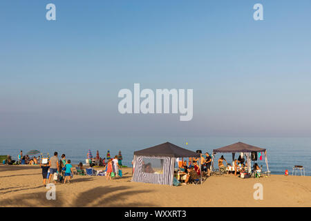 Strand El Bombo, La Cala de Mijas, Costa del Sol, Provinz Malaga, Andalusien, Südspanien. Stockfoto