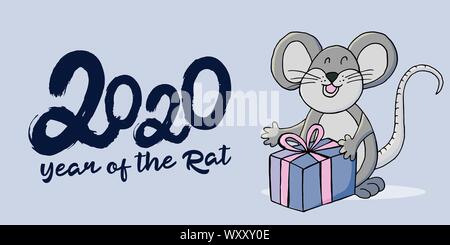 Jahr der Ratte. 2020 typografische Inschrift auf einem grauen Hintergrund. Frohes Neues Jahr 2020. Banner. Symbol für das Jahr mit einem Geschenk im Comic-Stil Stock Vektor