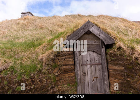 BUOARDALUR, ISLAND - Eiriksstadir, Viking Langhaus, die Erholung von Eric dem Roten 10. Jahrhundert Homestead. Stockfoto