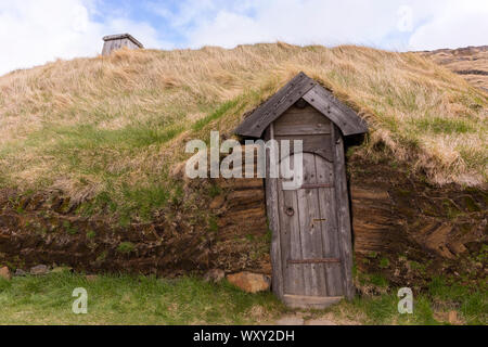 BUOARDALUR, ISLAND - Eiriksstadir, Viking Langhaus, die Erholung von Eric dem Roten 10. Jahrhundert Homestead. Stockfoto