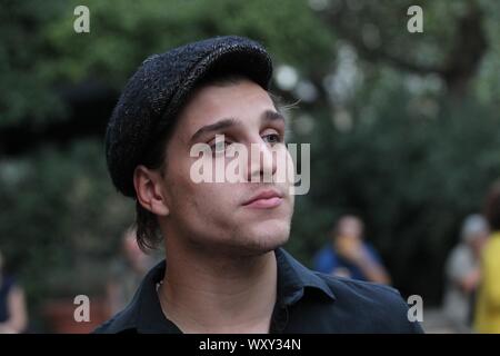 September 18, 2019, Athen, Griechenland: Deutsche Schauspieler JONAS DASSLER im Zentrum von Athen. Jonas Dassler besuchen Sie Athen für die Premiere der Bewegung" "Der goldene Handschuh'' (Der goldene Handschuh) während der 25. Internationalen Filmfestspiele. (Bild: © aristidis VafeiadakisZUMA Draht) Stockfoto