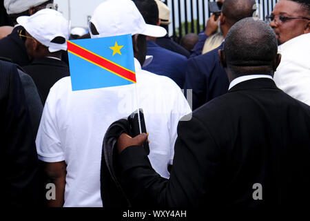 Brüssel, Belgien. 18. September 2019. Anhänger der Demokratischen Republik Kongo Präsident Felix Tshisekedi bei einem Besuch der Kongolesischen Diaspora als Teil des offiziellen Besuchs des Präsidenten der Demokratischen Republik Kongo in Belgien versammelt. Credit: ALEXANDROS MICHAILIDIS/Alamy leben Nachrichten Stockfoto