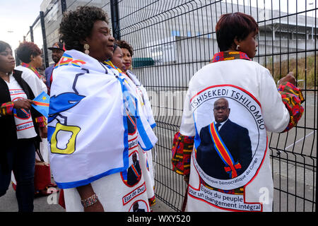 Brüssel, Belgien. 18. September 2019. Anhänger der Demokratischen Republik Kongo Präsident Felix Tshisekedi bei einem Besuch der Kongolesischen Diaspora als Teil des offiziellen Besuchs des Präsidenten der Demokratischen Republik Kongo in Belgien versammelt. Credit: ALEXANDROS MICHAILIDIS/Alamy leben Nachrichten Stockfoto