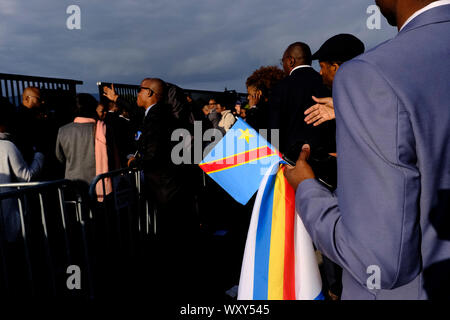 Brüssel, Belgien. 18. September 2019. Anhänger der Demokratischen Republik Kongo Präsident Felix Tshisekedi bei einem Besuch der Kongolesischen Diaspora als Teil des offiziellen Besuchs des Präsidenten der Demokratischen Republik Kongo in Belgien versammelt. Credit: ALEXANDROS MICHAILIDIS/Alamy leben Nachrichten Stockfoto