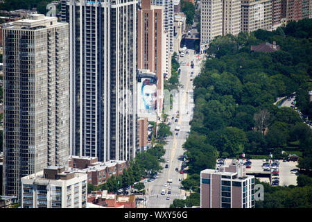 Suche entlang noth Clark Street am Lincoln Park Zoo in Chicago, Illinois, Vereinigte Staaten von Amerika Stockfoto
