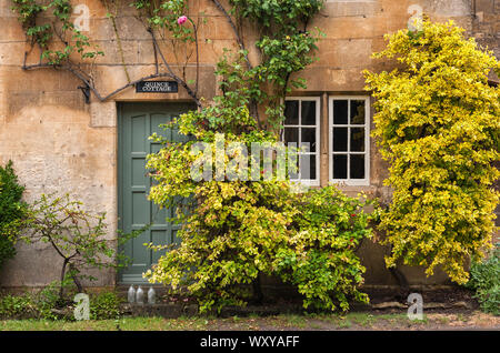 Stanton ist ein Dorf in den Cotswolds Bezirk von Gloucestershire und ist vollständig von Cotswold Stein gebaut, ein Honigfarbener Jura Kalkstein Stockfoto