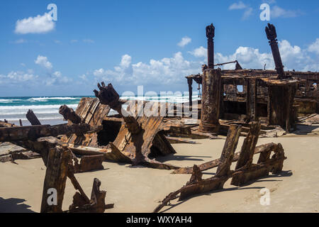 Rostige Hulk der Neuseeländischen Krankenhaus Schiff SS Maheno Schiffswrack auf Fraser Island, Australien Stockfoto