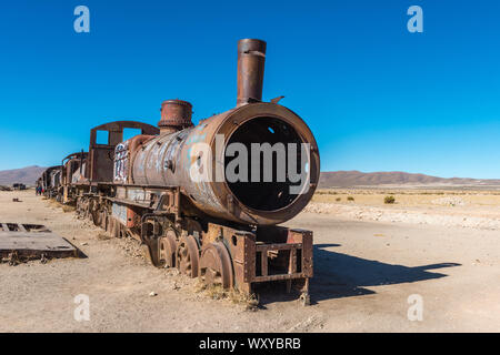 Cementerio de Trenes, Eisenbahnfriedhof, Uyuni, südliches Altiplano, Departement Potosí, Bolivien, Lateinamerika Stockfoto