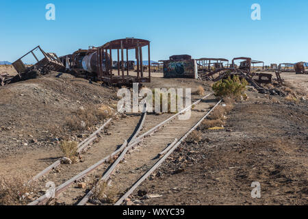 Cementerio de Trenes, Eisenbahnfriedhof, Uyuni, südliches Altiplano, Departement Potosí, Bolivien, Lateinamerika Stockfoto