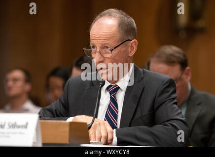 Washington DC, USA. 18 Sep, 2019. David Stilwell, Staatssekretär für Ostasiatische und pazifische Angelegenheiten, US State Department, bezeugt vor der US Senatsausschuss für Auswärtige Angelegenheiten über die "Politik der USA in der indopazifischen Region: Hongkong, Allianzen und Partnerschaften und andere Probleme" auf dem Capitol Hill in Washington, DC am Mittwoch, 18. September 2019. Credit: MediaPunch Inc/Alamy leben Nachrichten Stockfoto