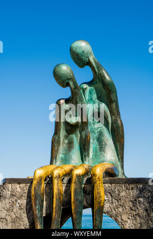Nostalgie Skulptur auf dem Malecon Boardwalk, Puerto Vallarta, Jalisco, Mexiko. Stockfoto