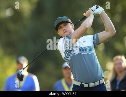 Wentworth Golf Club, Virginia Water, Großbritannien. 18 Sep, 2019. Niall Horan während der Pro bin an der BMW PGA Championship. Nur für den redaktionellen Gebrauch bestimmt. Quelle: Paul Terry/Alamy. Quelle: Paul Terry Foto/Alamy leben Nachrichten Stockfoto