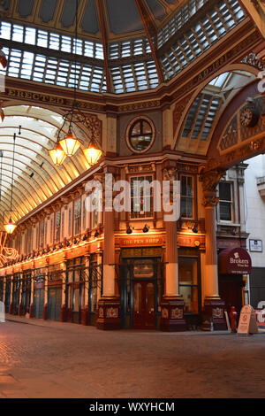 Leadenhall Market London in den frühen Morgenstunden ohne Menschen sichtbar Stockfoto