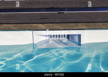 Hatch skimmer System der privaten Pool Stockfoto