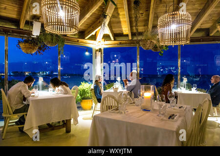 Innenraum der Bocasalina Restaurant in Es Pujols, Formentera, Balearen, Spanien Stockfoto