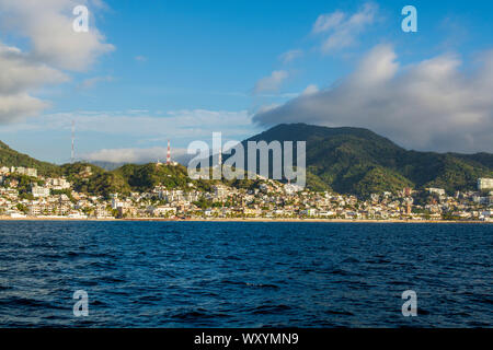 Skyline und Playa Los Muertos Beach, Puerto Vallarta, Jalisco, Mexiko. Stockfoto