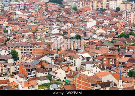 Prizren, Kosovo - Juli 29., 2019. Detail der Häuser von Zentrum Stockfoto