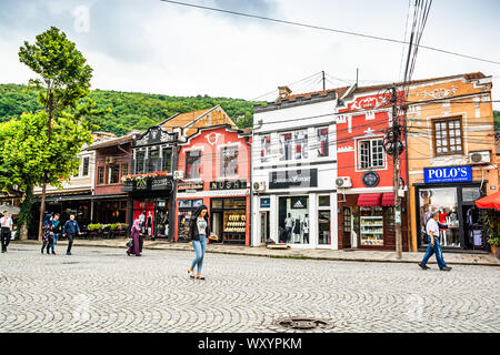 Prizren, Kosovo - Juli 29., 2019. Alte kleine Häuser in der Altstadt Stockfoto