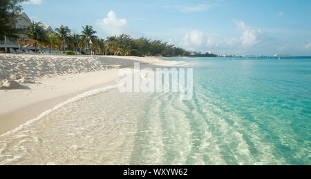 Seven Mile Beach auf Grand Cayman Island, Cayman Islands Stockfoto