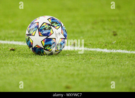 München, Deutschland. 18. September 2019. offizielle Spielball der UEFA Champions League Spiel Ball adidas Finale 19, Leder ball, Fußball, FC BAYERN MÜNCHEN - Roter Stern Belgrad 3-0 UEFA Fußball Champions League, München, 18. September 2019, Saison 2019/2020, Gruppenphase, Gruppe B, FCB, Rot, Bayern, Roter Stern, München, Belgrad © Peter Schatz/Alamy leben Nachrichten Stockfoto