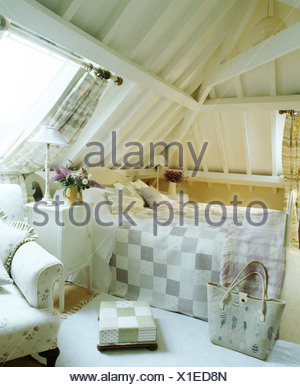 Weiss lackiert, Balken und Dachschräge im Land Loft Conversion