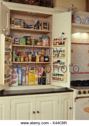 Nahaufnahme der Vorratsschrank Schrank mit Lebensmitteln und