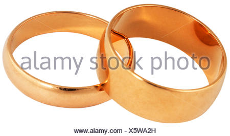 Zwei goldene Hochzeit Ringe auf dem weißen Hintergrund Stockfoto, Bild ...