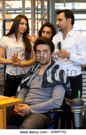 berlin, deutschland, friseur ausbildung stockfoto, bild: 283146976