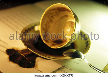 Tasse Kaffee Verschuettet Sachaufnahme Stillleben Missgeschick Getraenk ...