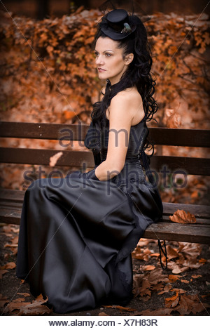 Kroatien, Zagreb, junge Frau sitzt im café Stockfoto, Bild: 36771058