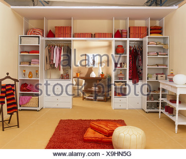 Mobile Regale Schlafzimmer Stockfoto, Bild: 282121400 - Alamy Mobile Regale Schlafzimmer Stockfoto, Bild: 282121400 - Alamy