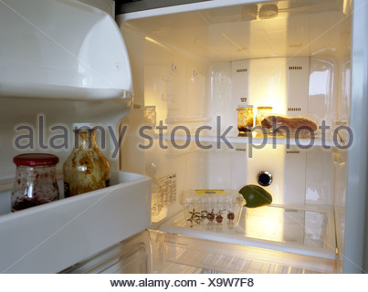 fast leerer Kühlschrank Stockfoto, Bild: 49145619 - Alamy