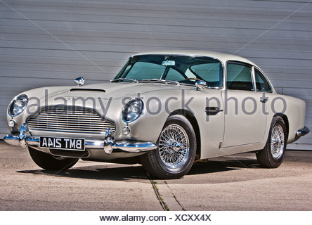 Stationäre Aston Martin James Bond Oldtimer Stockfoto, Bild: 43599347
